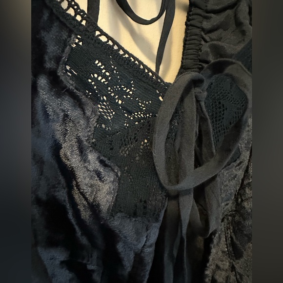 Free People NWOT Bali Heirloom crushed velvet long sleeve crop top - Picture 8 of 14